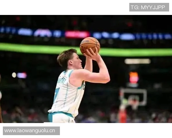 克尼佩尔下半场发力却三分失准11投5中仅得12分4篮板表现平平